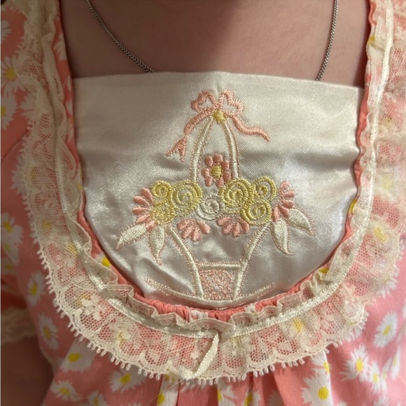 Vintage pinkish floral gown size 2-3 - Picture 2 of 8